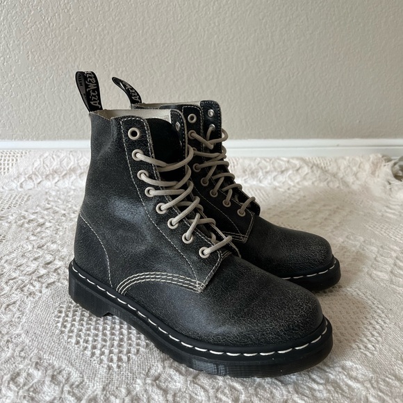 NEW Dr. Martens Classic Leather Pascal Boots Black Women’s Size 8 - Picture 3 of 15